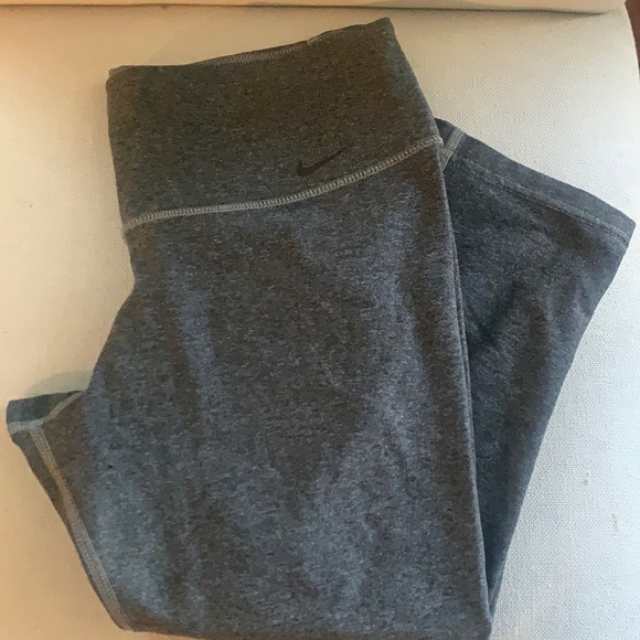 Nike Pants - NIKE Dri-Fit Ankle cropped leggings